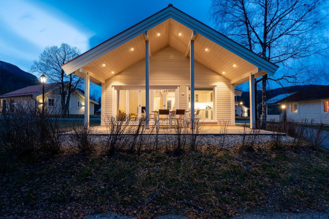Jolstraholmen Camping Og Hytter Vassenden Bagian luar foto